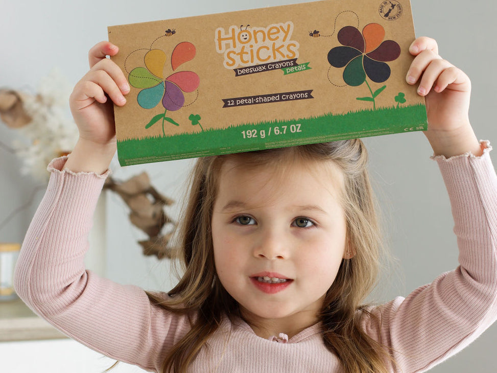 Honeysticks Petals – Natural Beeswax Crayons, 12 Colors (Petal-Shaped Crayons Forming Flowers)