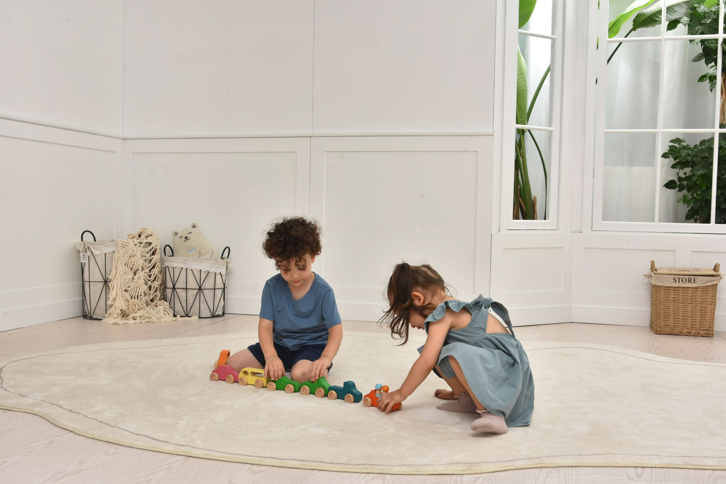 Avenlur Wooden Toy Car Set – 7 Colorful Vehicles with 3 Figures | Montessori Wooden Cars for Toddlers | Travel-Friendly, Safe & Durable Play Set