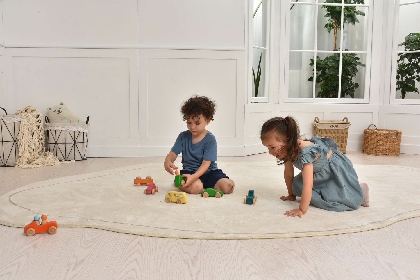 Avenlur Wooden Toy Car Set – 7 Colorful Vehicles with 3 Figures | Montessori Wooden Cars for Toddlers | Travel-Friendly, Safe & Durable Play Set