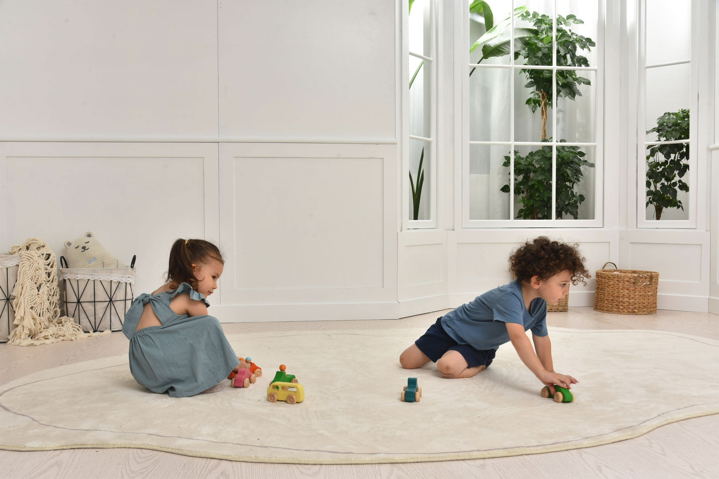 Avenlur Wooden Toy Car Set – 7 Colorful Vehicles with 3 Figures | Montessori Wooden Cars for Toddlers | Travel-Friendly, Safe & Durable Play Set